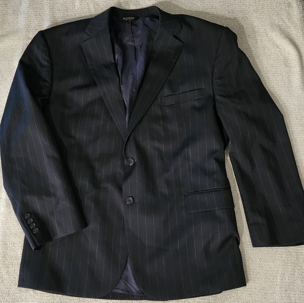 Jos A Bank 100 wool blazer Navy Pinstripes 46S, 2 Button Classic Business,